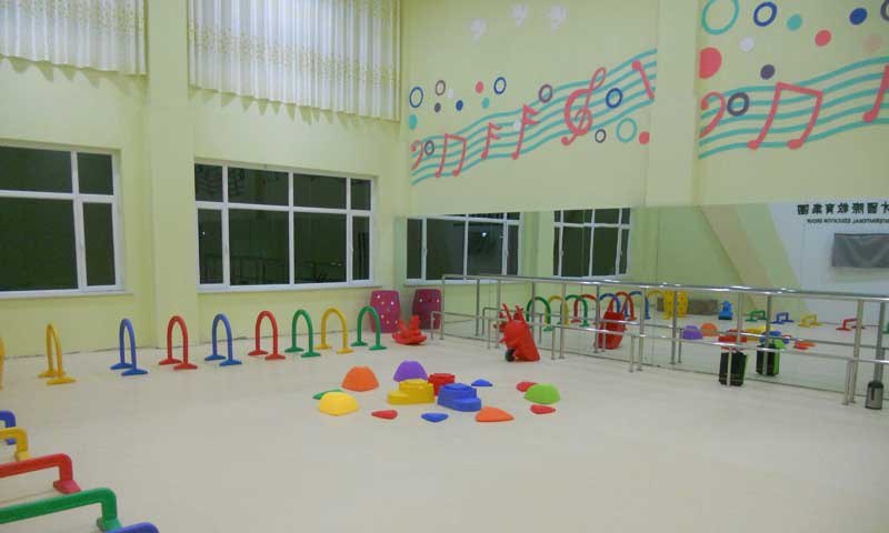 幼儿园地板不仅打理简单而且安装方便