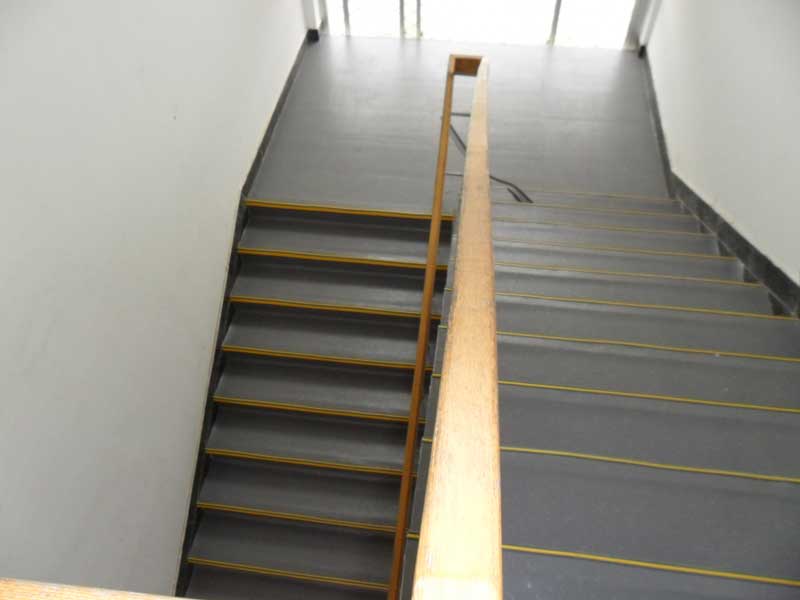 企业办公室地面铺装材料推荐PVC办公地板