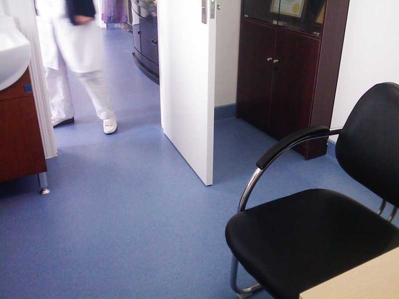 医院专用pvc塑胶地板大概多少钱一平?