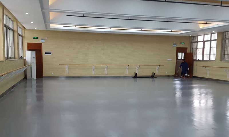 从舞者角度放心芭蕾舞适合选用何种舞蹈地板